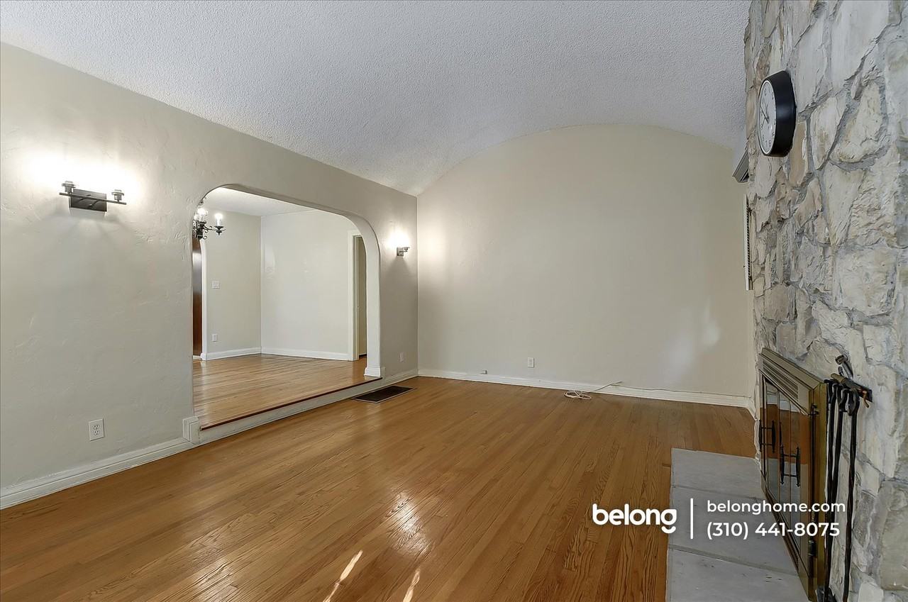 8523 Alcott St - Photo 7 of 41