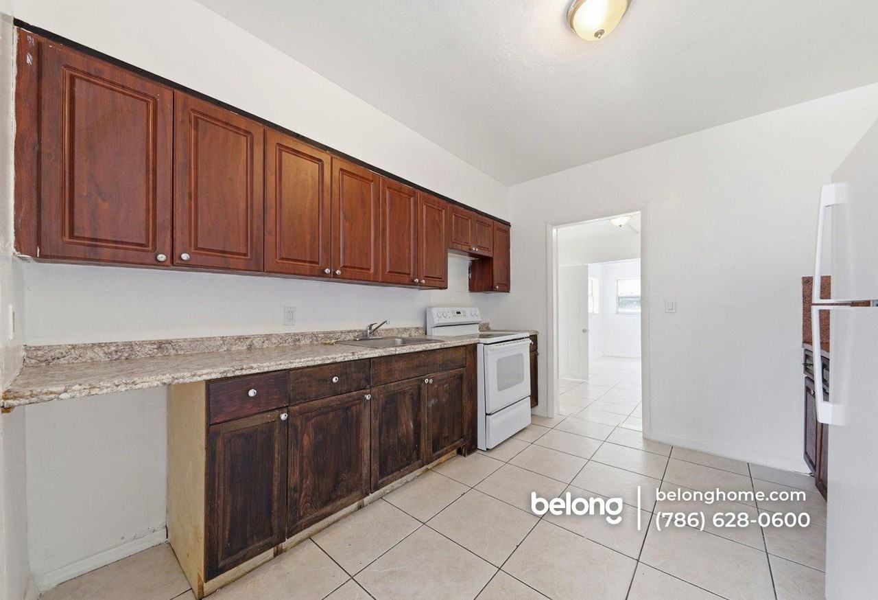 280 Seaman Ave - Photo 6 of 26