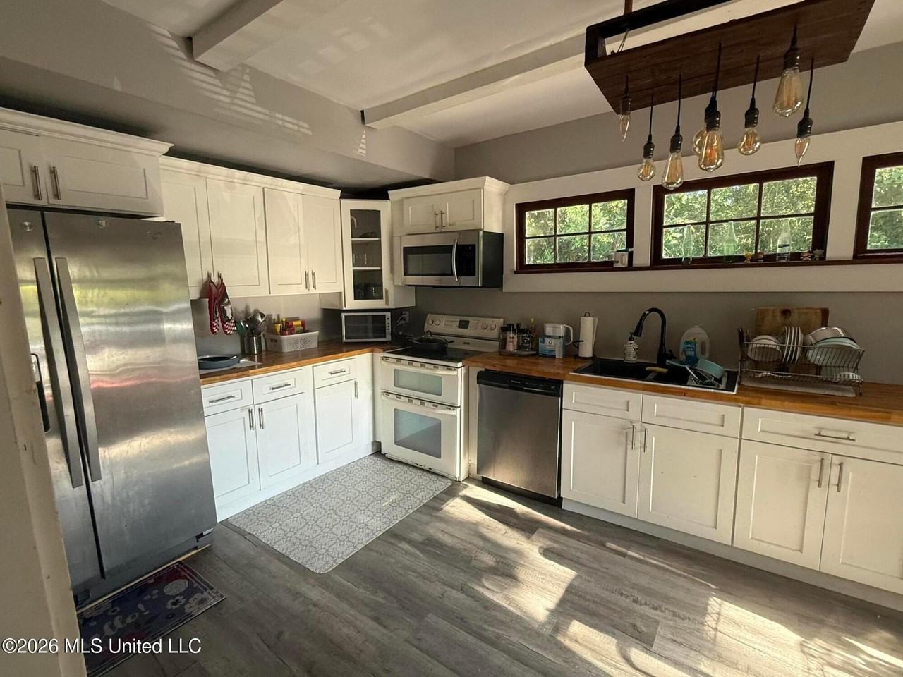 5006 Wood St - Photo 3 of 11