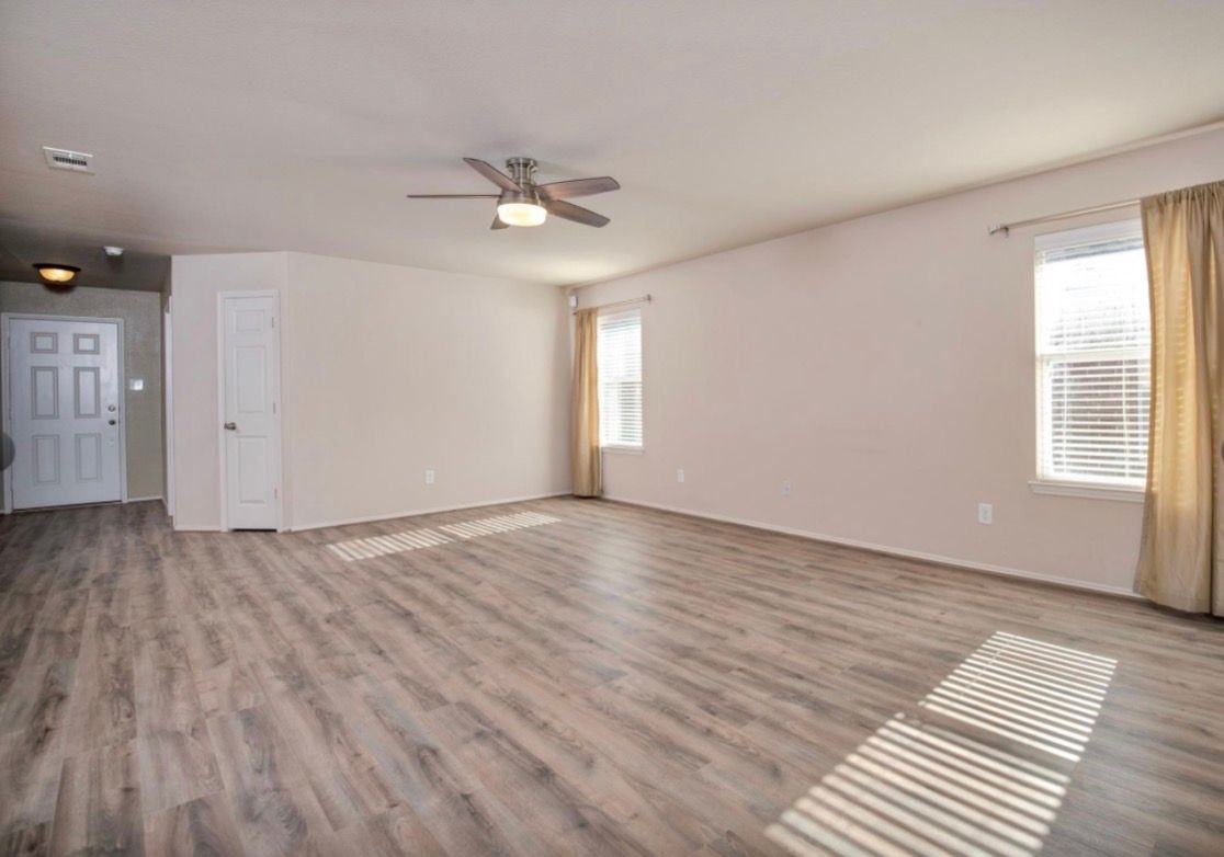2412 Clairborne Dr - Photo 2 of 3
