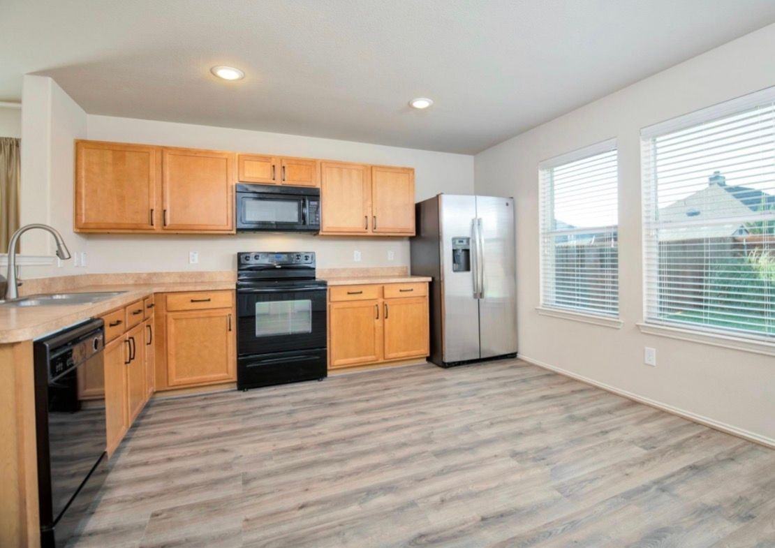 2412 Clairborne Dr - Photo 3 of 3