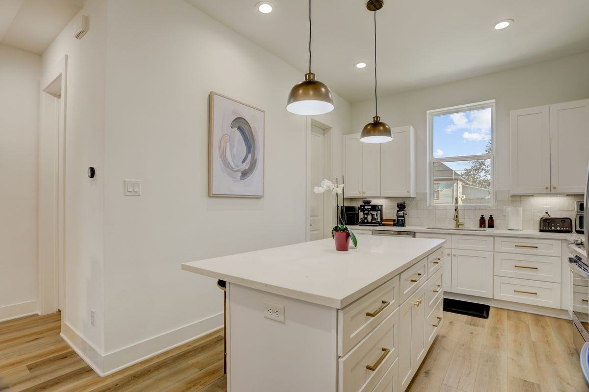 2013 Cochran St - Photo 2 of 4