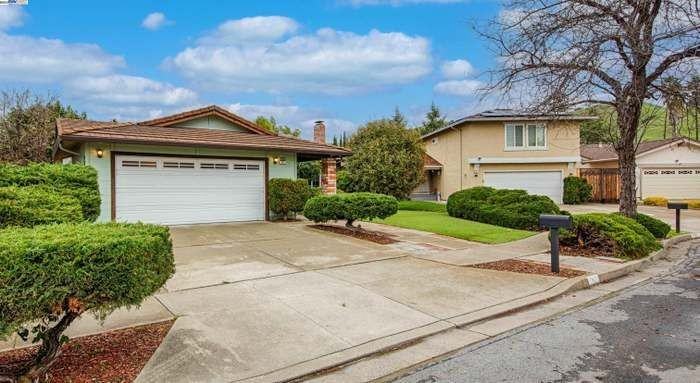 211 Helado Rd - Photo 2 of 31