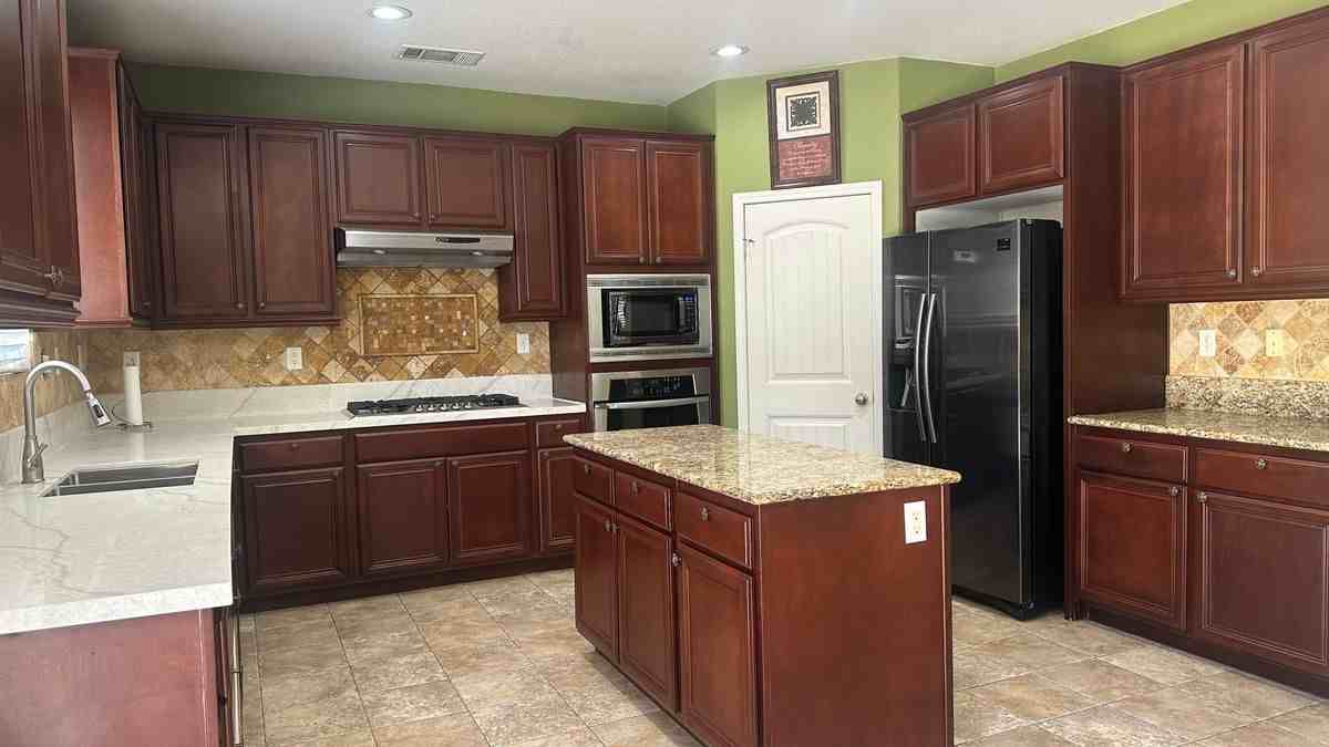 26259 Jaylene St - Photo 3 of 7
