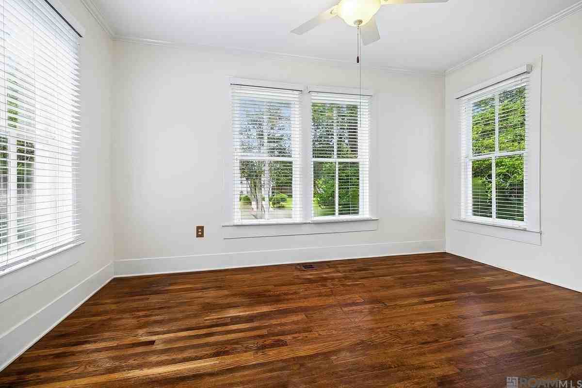 1909 Cedardale Ave - Photo 3 of 11