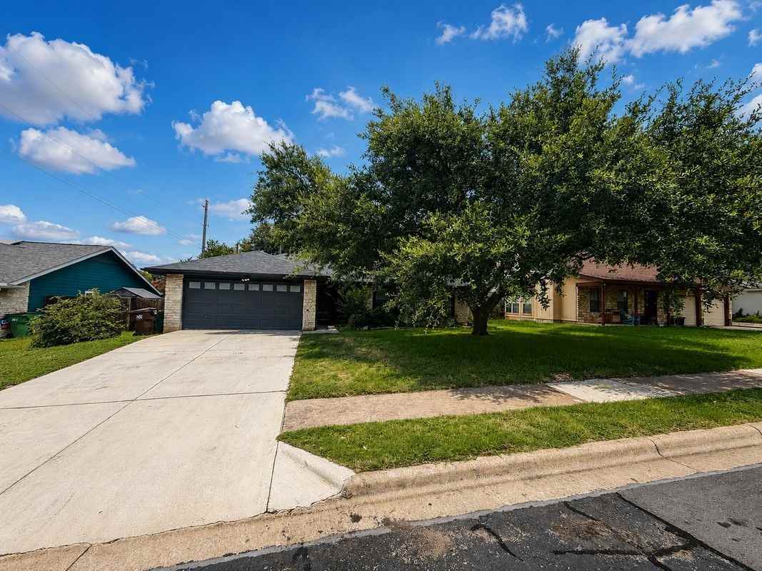 1704 Foxfire Dr