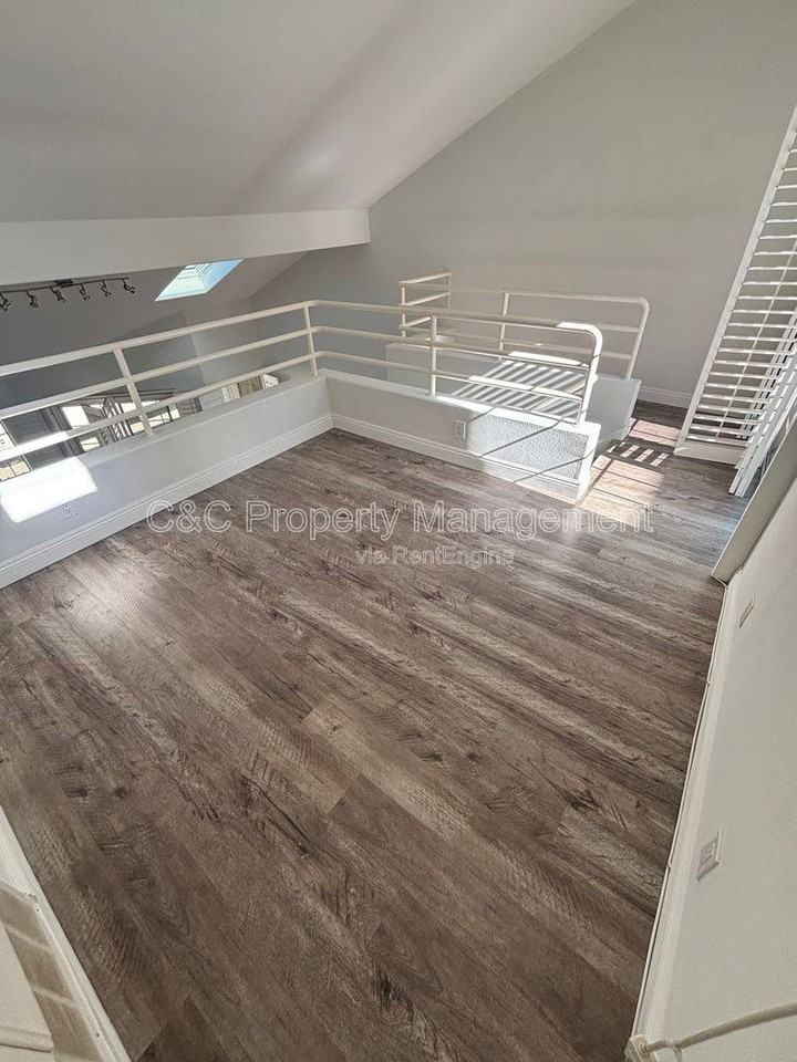 533 W 23rd St #9 - Photo 3 of 10