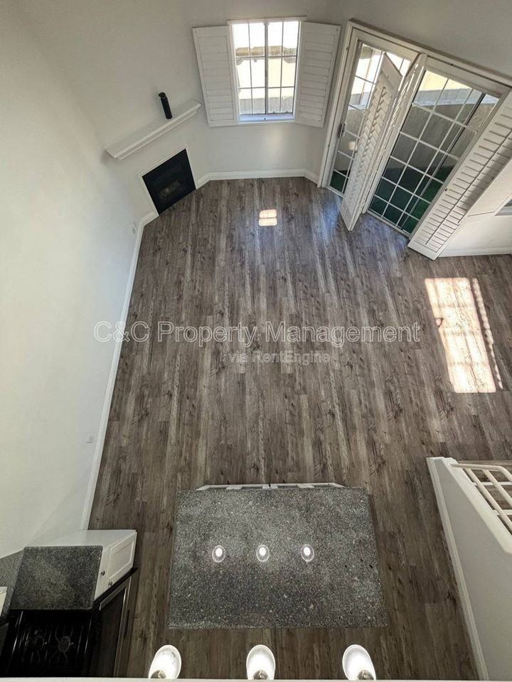 533 W 23rd St #9 - Photo 5 of 10