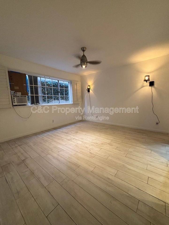 533 W 23rd St #9 - Photo 7 of 10