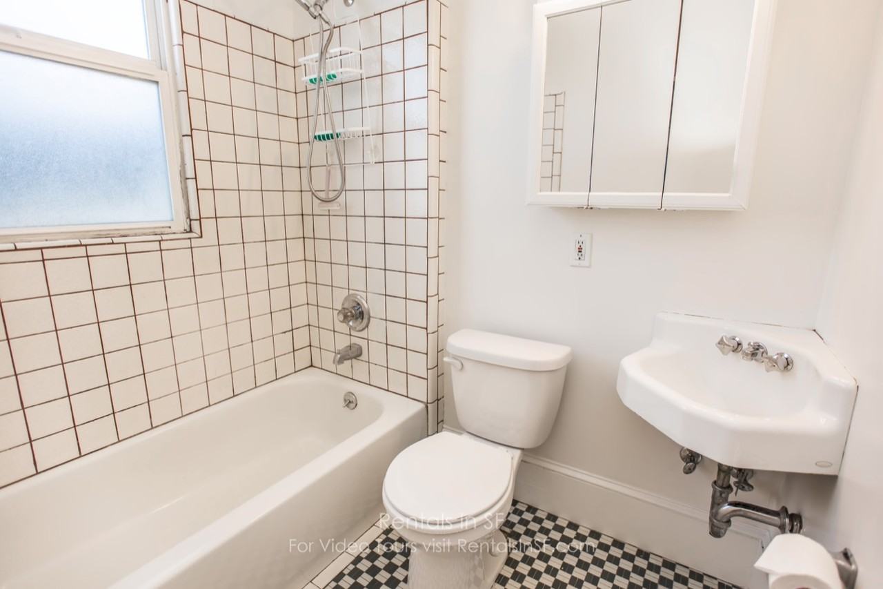 107 Woolsey St - Photo 6 of 10