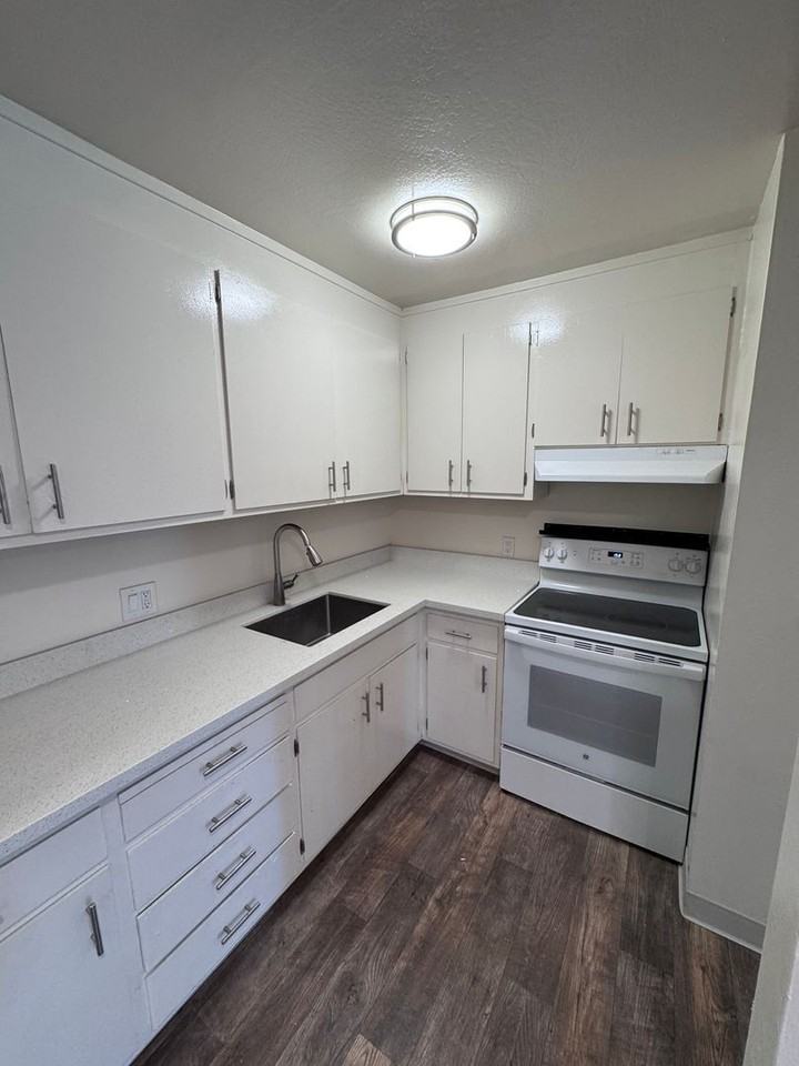 532 Bancroft Avenue - Photo 4 of 21