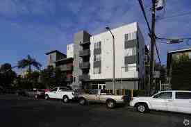 1555 Gordon St - Photo 4 of 4