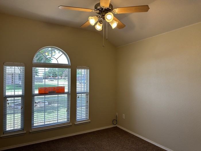 301 Meadow Lark Ln - Photo 3 of 31