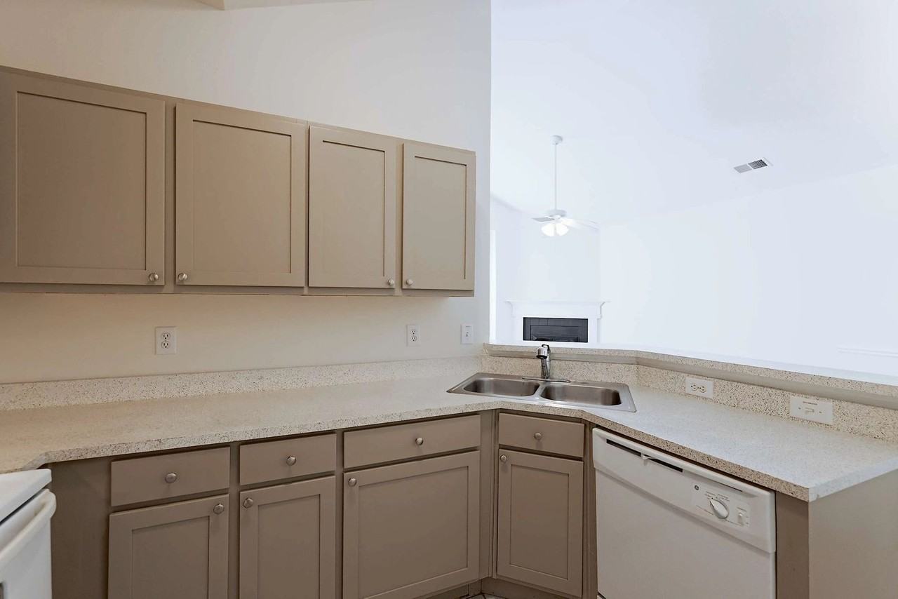 Granite Ridge Apartments - Photo 4 of 31