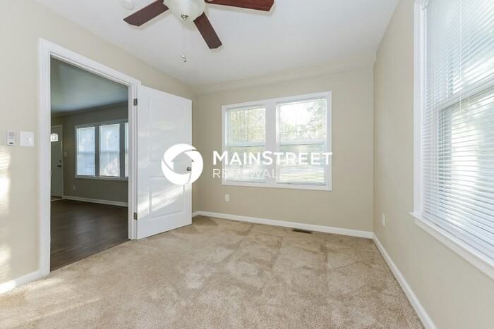 6828 Winchester Ave - Photo 4 of 17