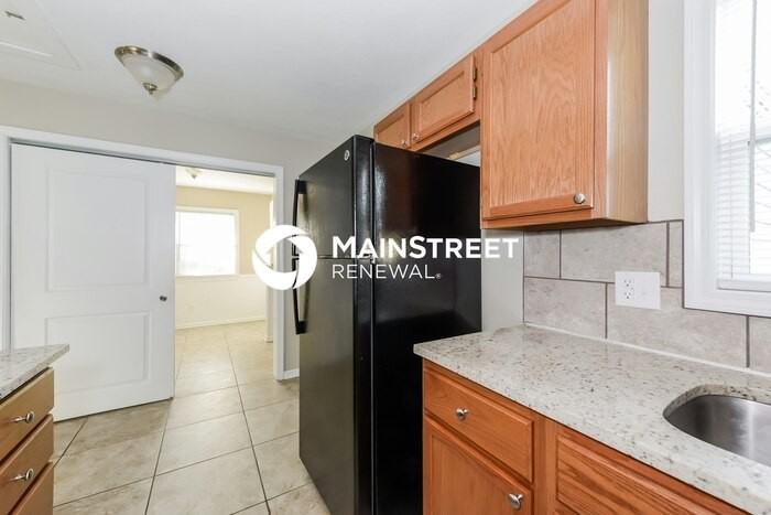 6828 Winchester Ave - Photo 6 of 17