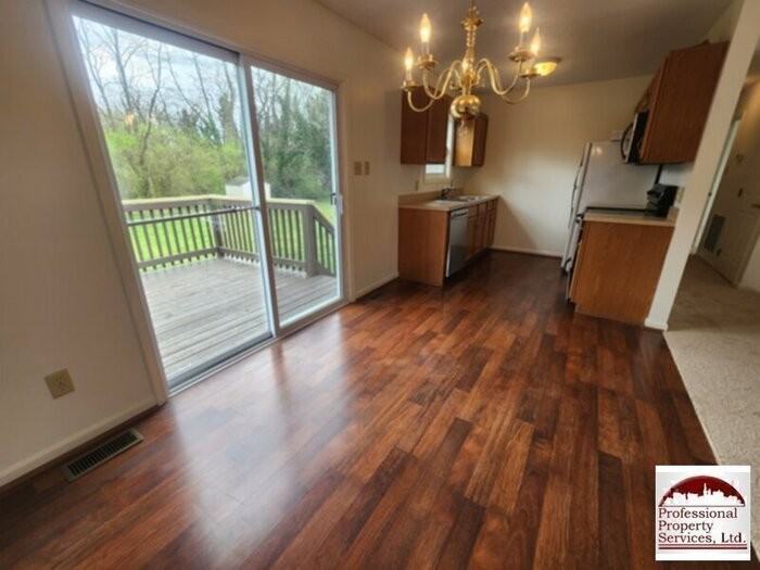 1048 Kasinof Ave - Photo 7 of 25