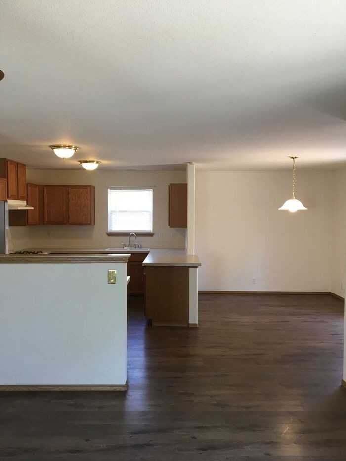 11715 212th St E - Photo 4 of 17