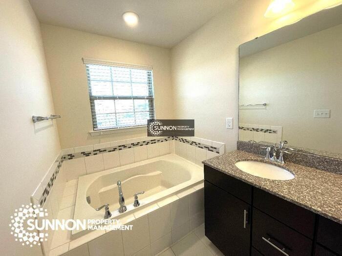 2002 Sage Park Dr - Photo 7 of 15