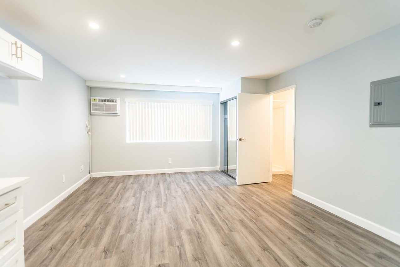 226 South Serrano - Photo 5 of 29
