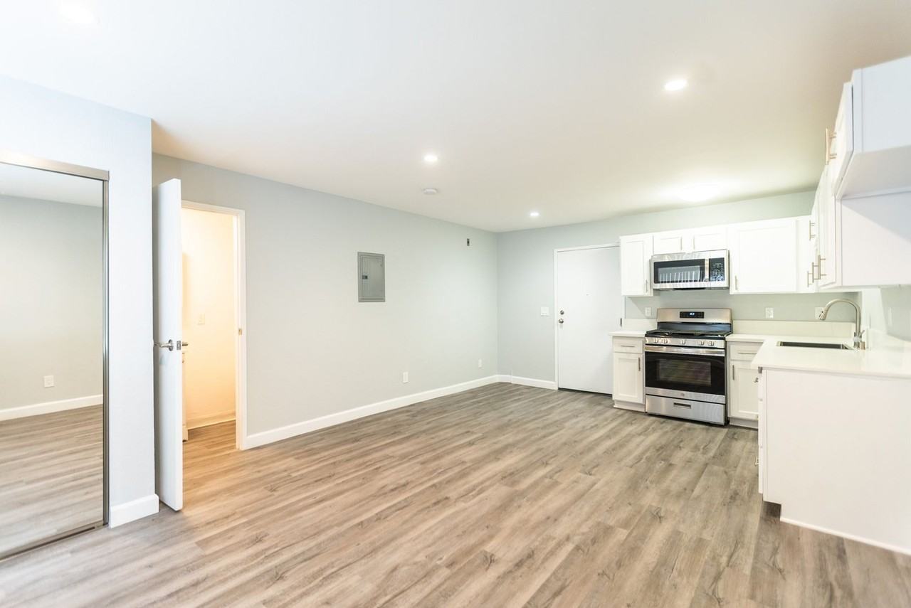226 South Serrano - Photo 6 of 29