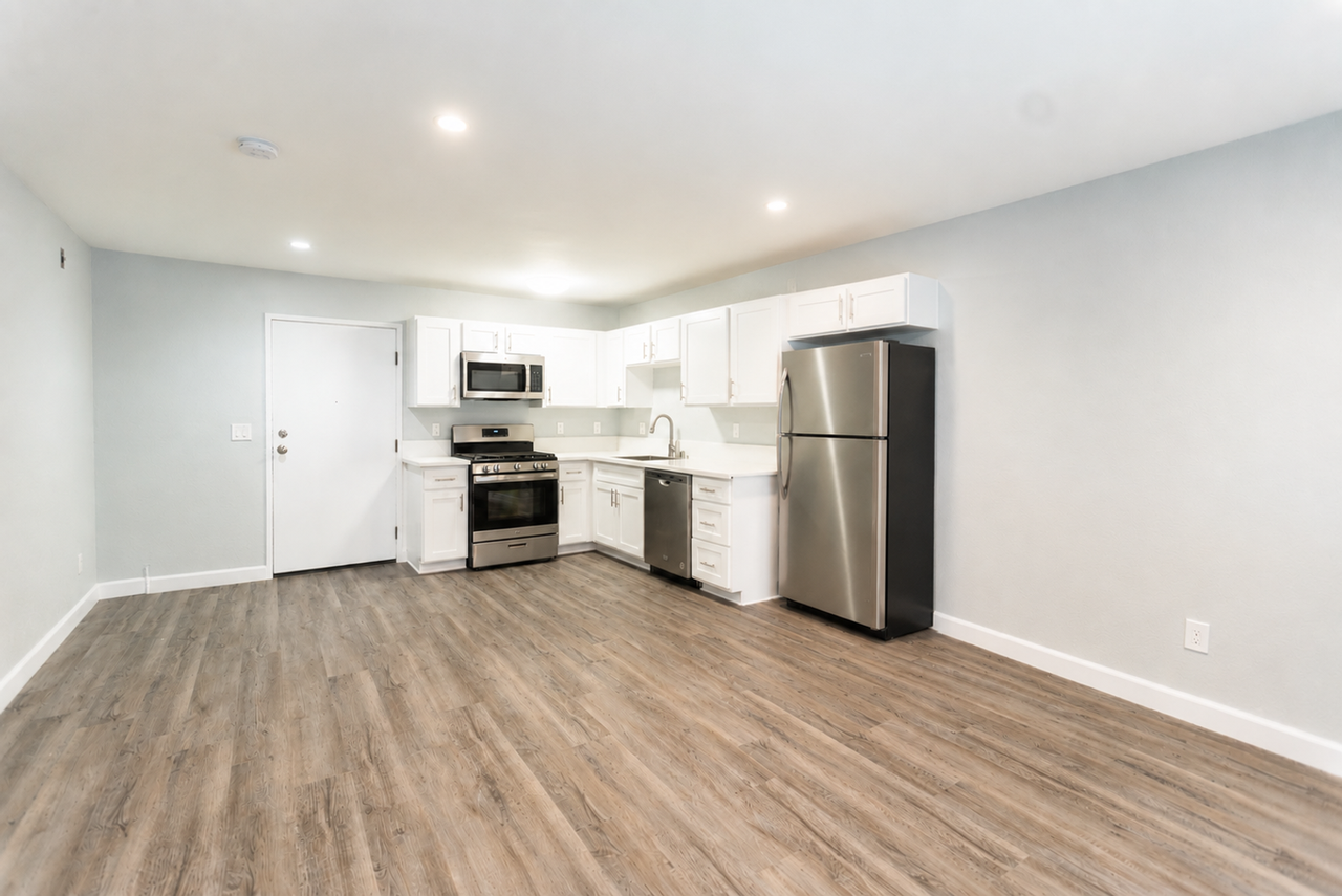 226 South Serrano - Photo 7 of 29