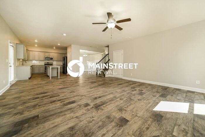 453 Lake Ridge Ln - Photo 4 of 15