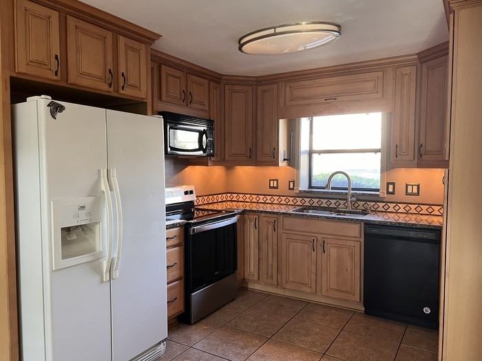 2089 Pine Tree Dr - Photo 3 of 10