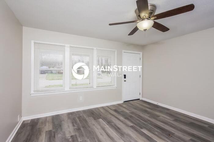 7412 Lesane Dr - Photo 4 of 16