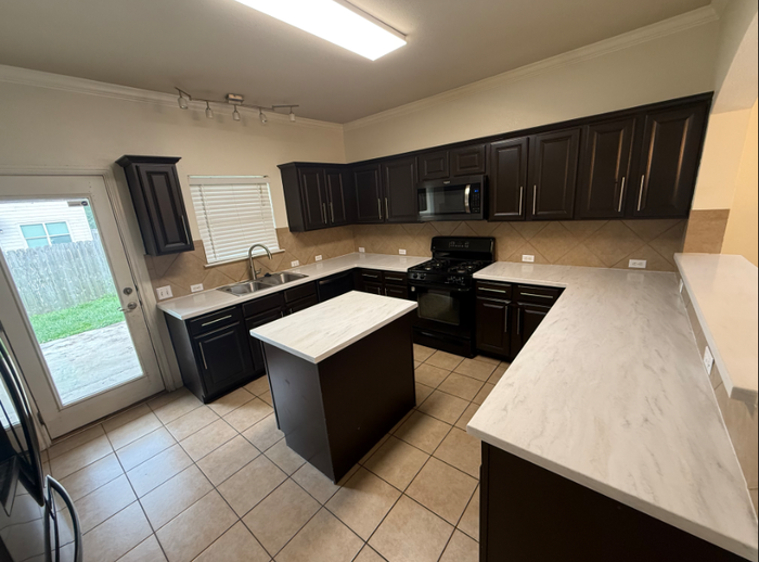 7513 S Glenn St - Photo 5 of 11