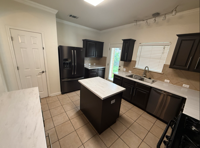 7513 S Glenn St - Photo 6 of 11