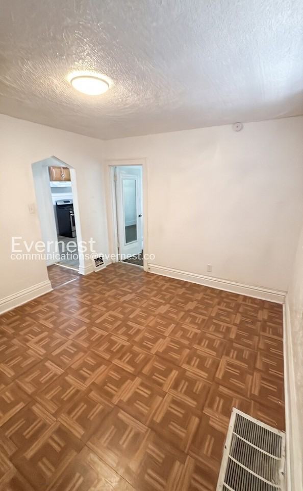4847 Calvin Ave - Photo 7 of 29
