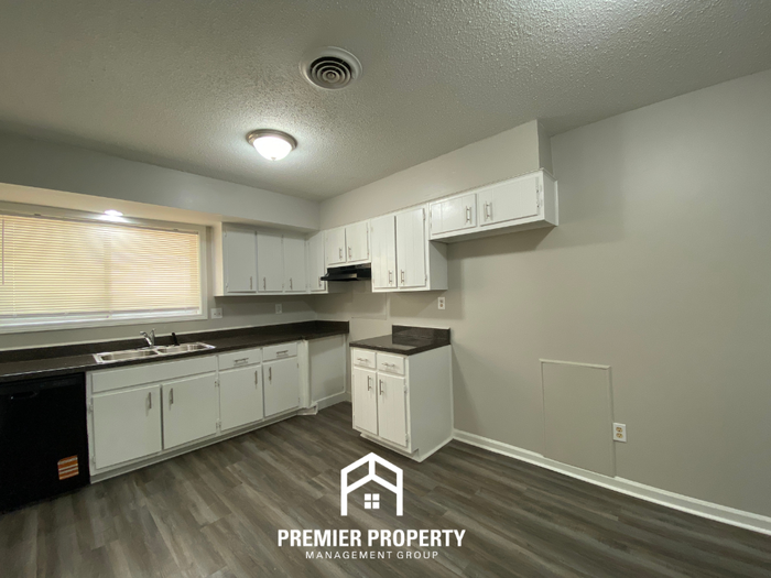 4035 Hitchcock St - Photo 4 of 18