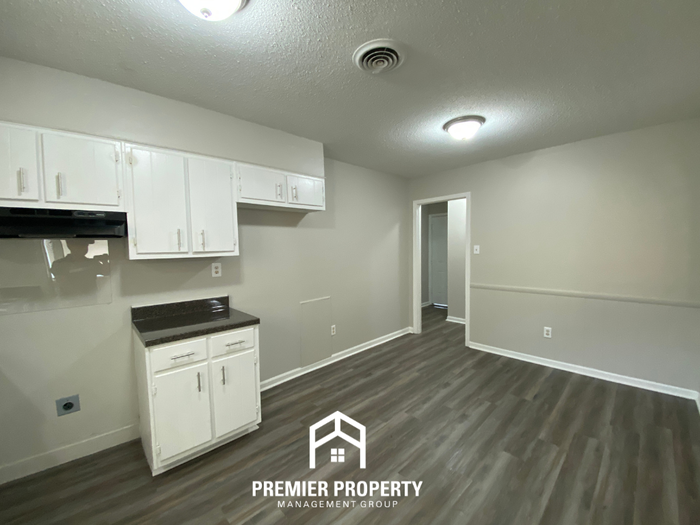4035 Hitchcock St - Photo 5 of 18