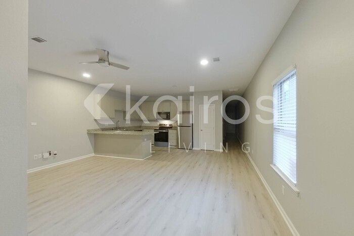 1916 Perry St #B - Photo 4 of 24