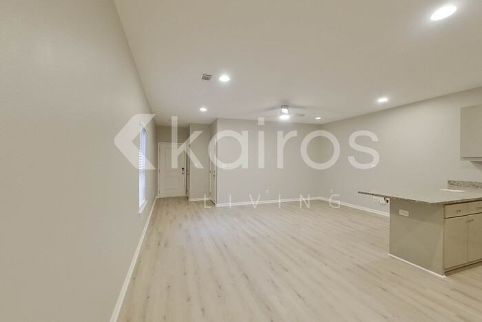 1916 Perry St #B - Photo 6 of 24