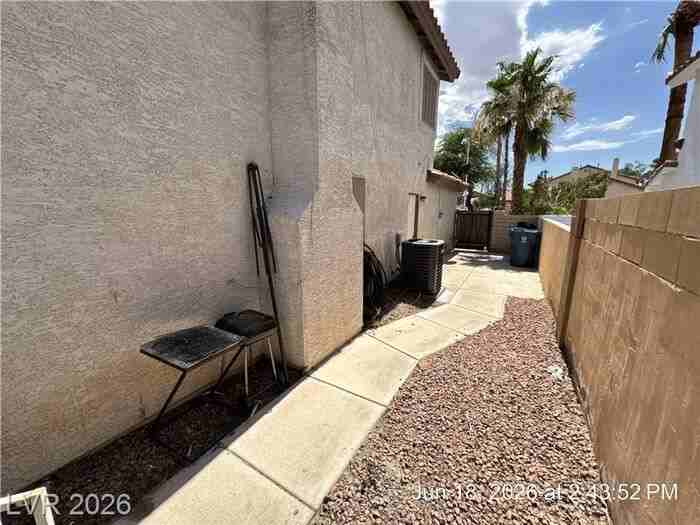 8240 Marcasel Dr - Photo 3 of 37