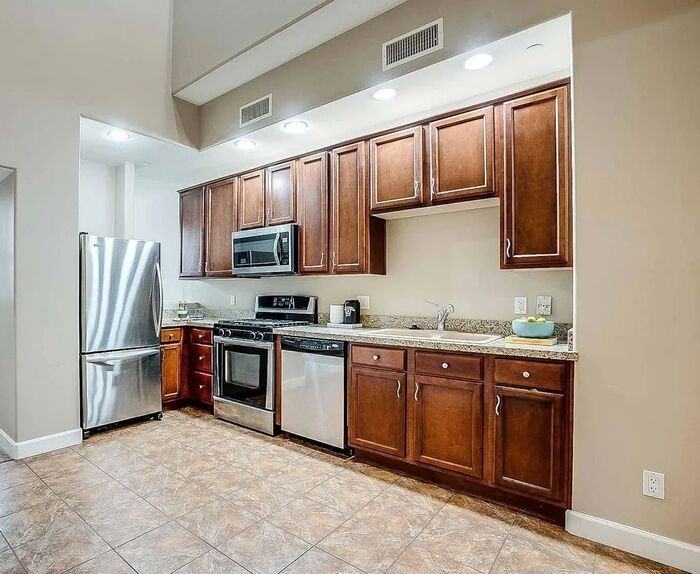 555 W 6th St #555W6th - Photo 3 of 31