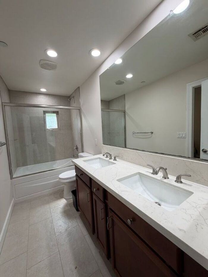 555 W 6th St #555W6th - Photo 7 of 31