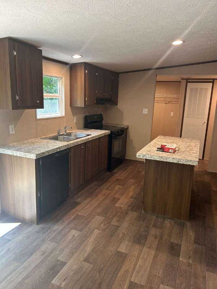 112 Willie Mae Ct - Photo 2 of 14