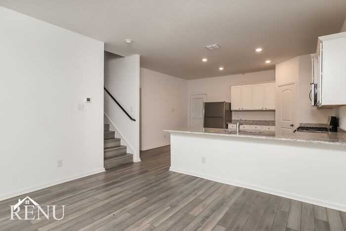 2954 Jackson Smt - Photo 5 of 19