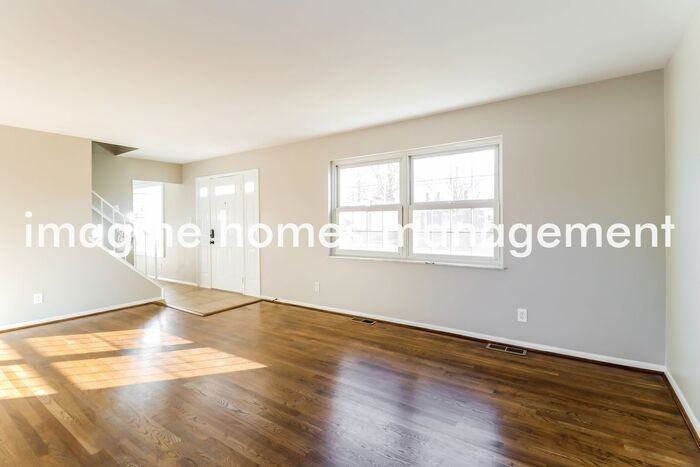 1557 Citadel Pl - Photo 5 of 18