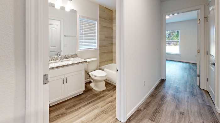 834 Underhill Ave Se - Photo 7 of 11