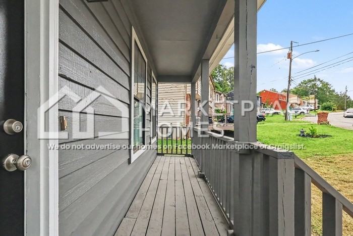 2070 Scarbrough Trl E - Photo 6 of 32