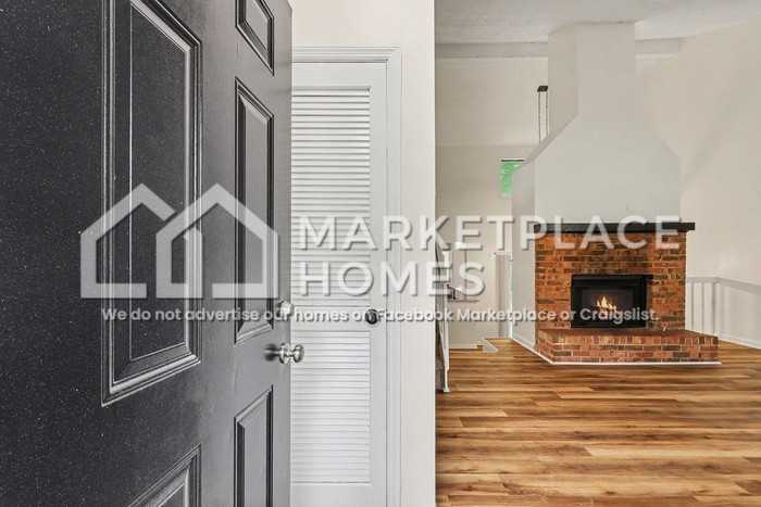2070 Scarbrough Trl E - Photo 7 of 32