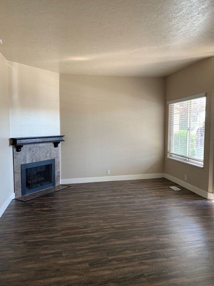 1247 E Vine Gate Dr #75 - Photo 4 of 32