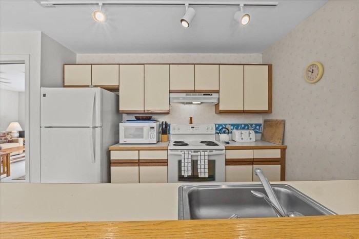 110 Mountainside Dr #110 - Photo 4 of 10