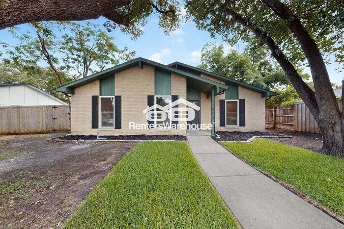 1004 Whitehall Dr - Photo 4 of 50