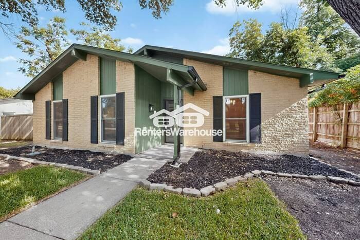 1004 Whitehall Dr - Photo 6 of 50