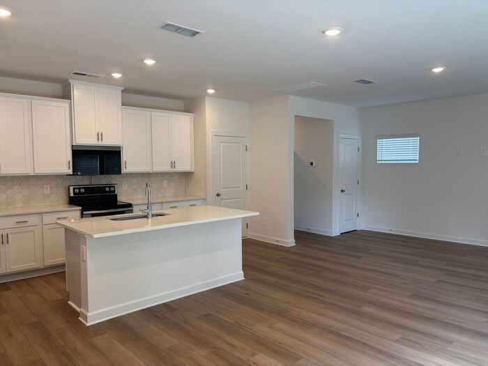 424 Luna Ln - Photo 3 of 38
